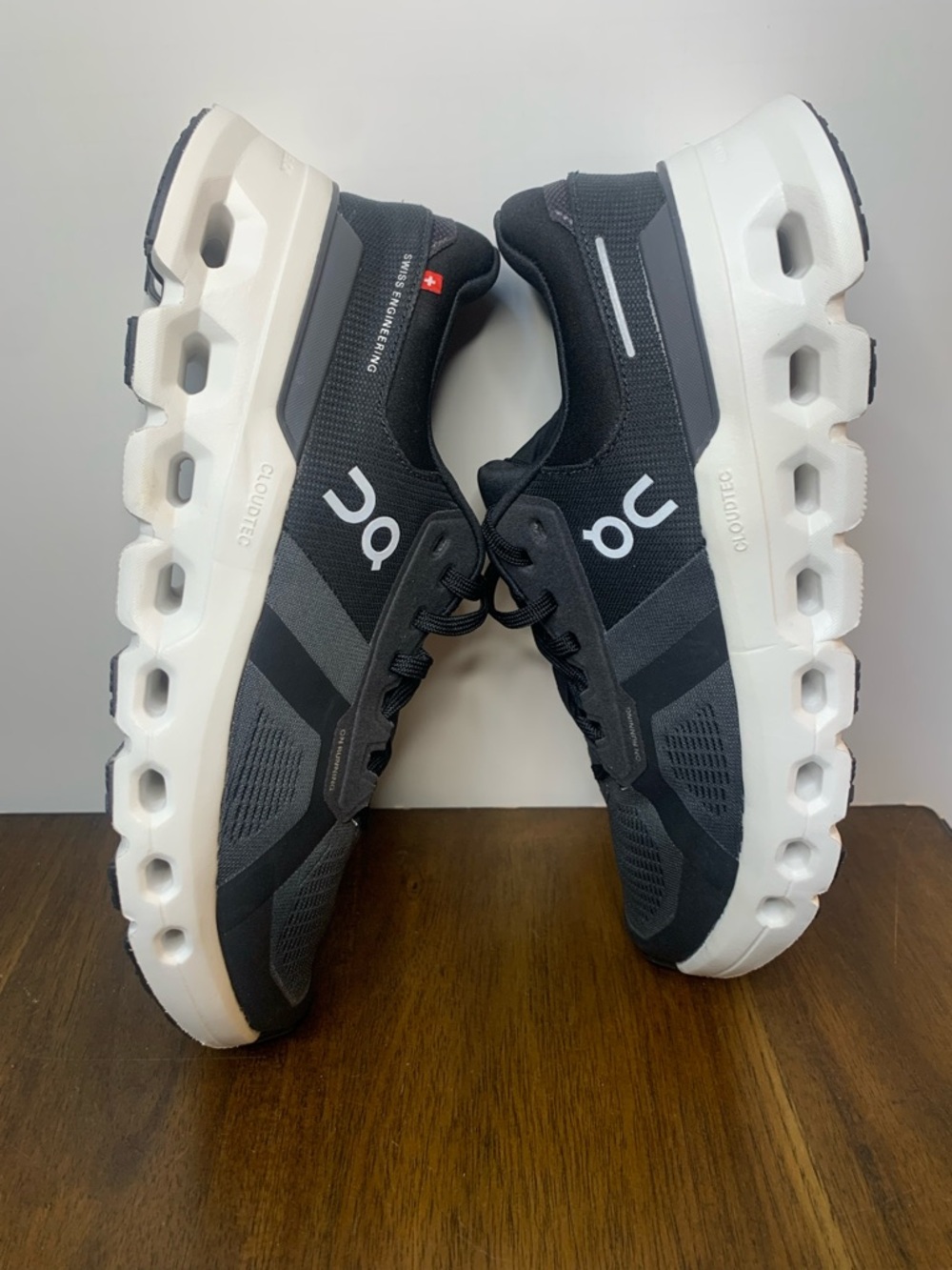On Cloudflow Women's Athletic Shoes - Black/White